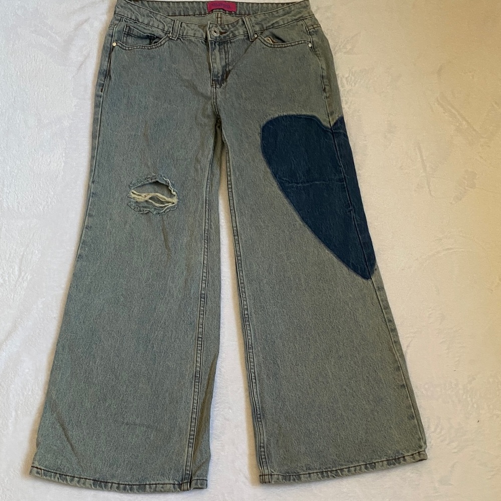 TELEPATÍA Stylish Wide Leg Jeans with Heart Patch